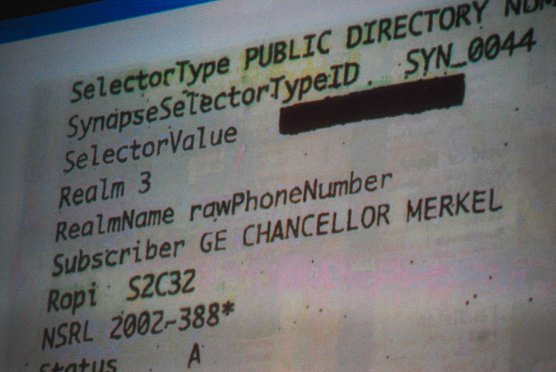 Es gebe keine Möglichkeit, heißt es in Karlsruhe, an belastbares Material über die Aktivitäten von NSA und dem britischen Abhördienst GCHQ in Deutschland zu kommen. Weder Zeugen noch Dokumente stünden zur Verfügung. 